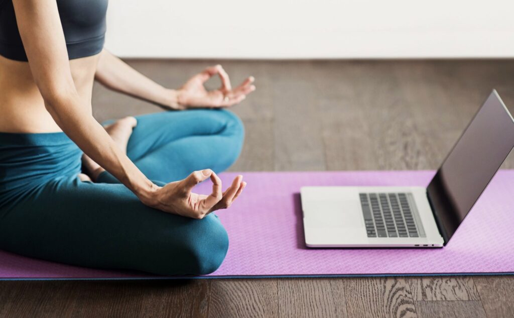 Formation-de-yoga-en-ligne-avis-2