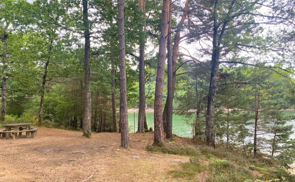 Lac-saint-etienne-de-cantales-1